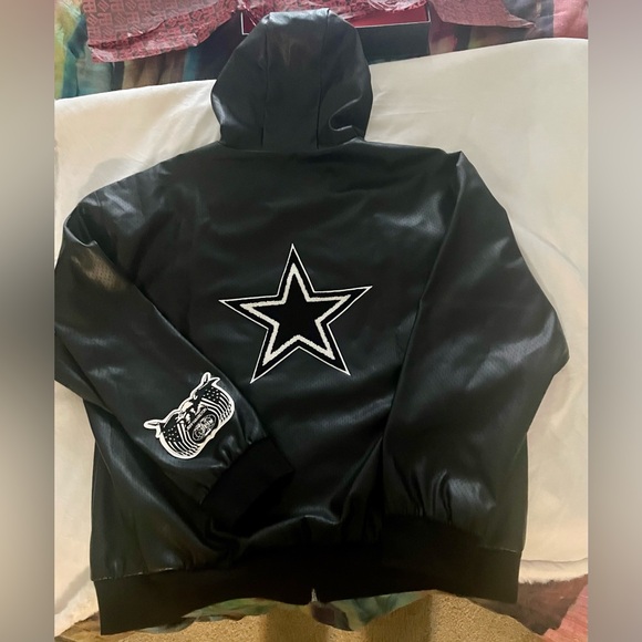 NFL LIMITED EDT Jeff Hamilton Dallas Cowboys Vegan Leather Hoodie with Gift Box - Picture 2 of 16